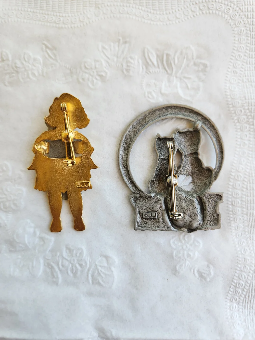 🐈‍⬛🐈 2 - JJ Jonette Vintage Cat Brooches - Gold & Silver Tone
